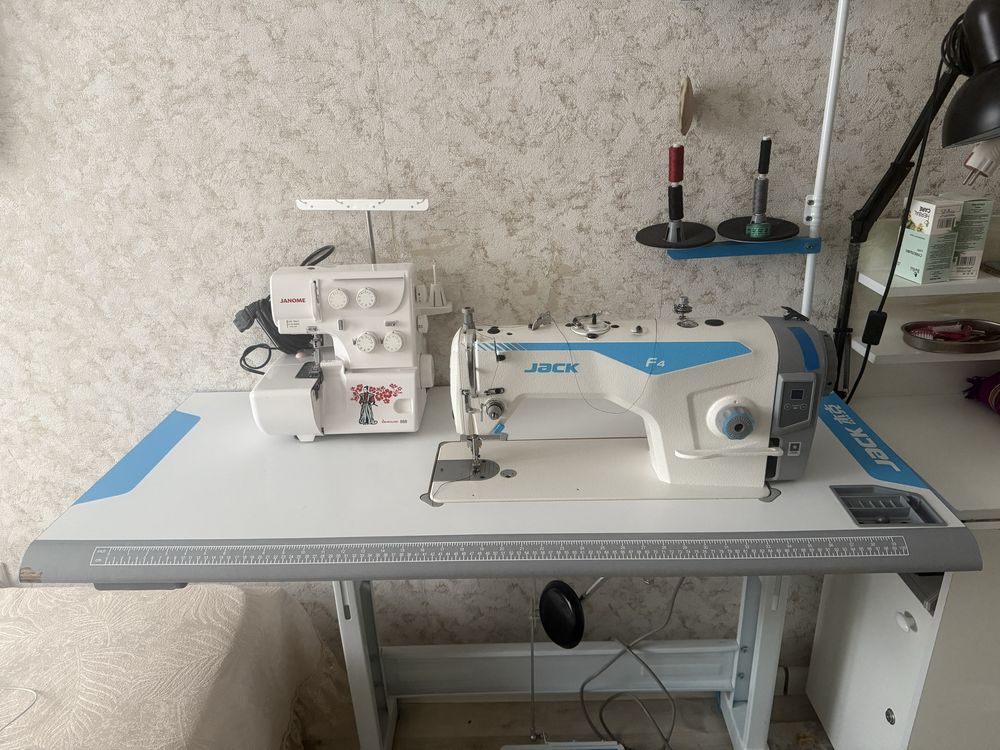 Продам оверлог janome