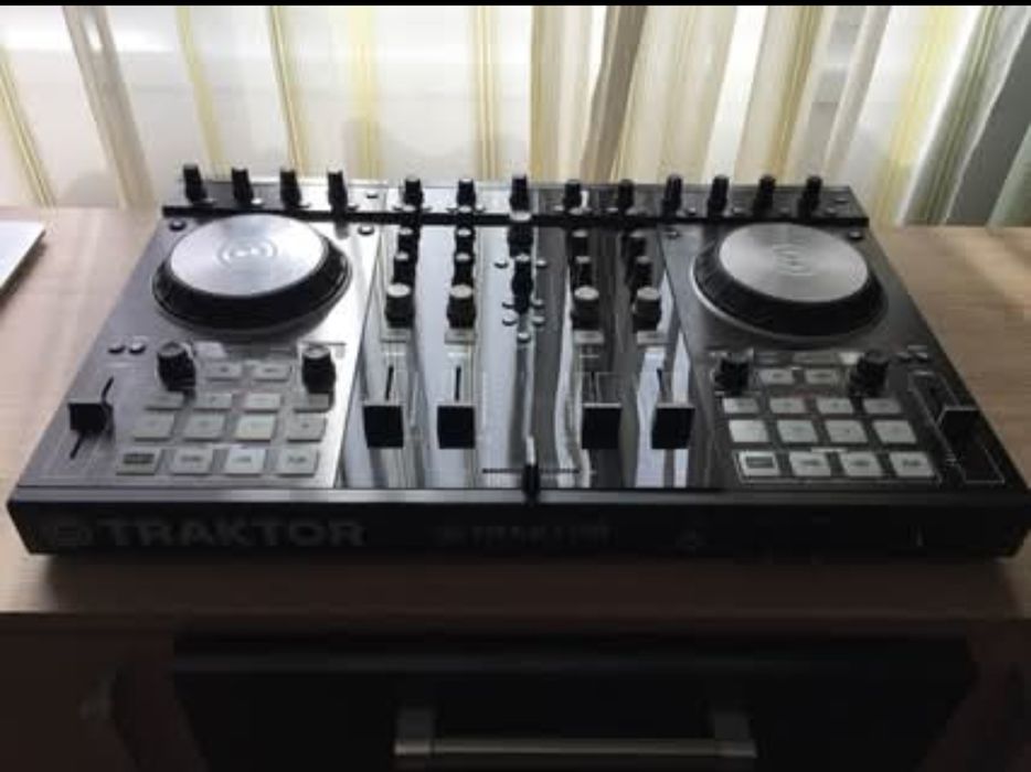 Traktor Kontrol S4
