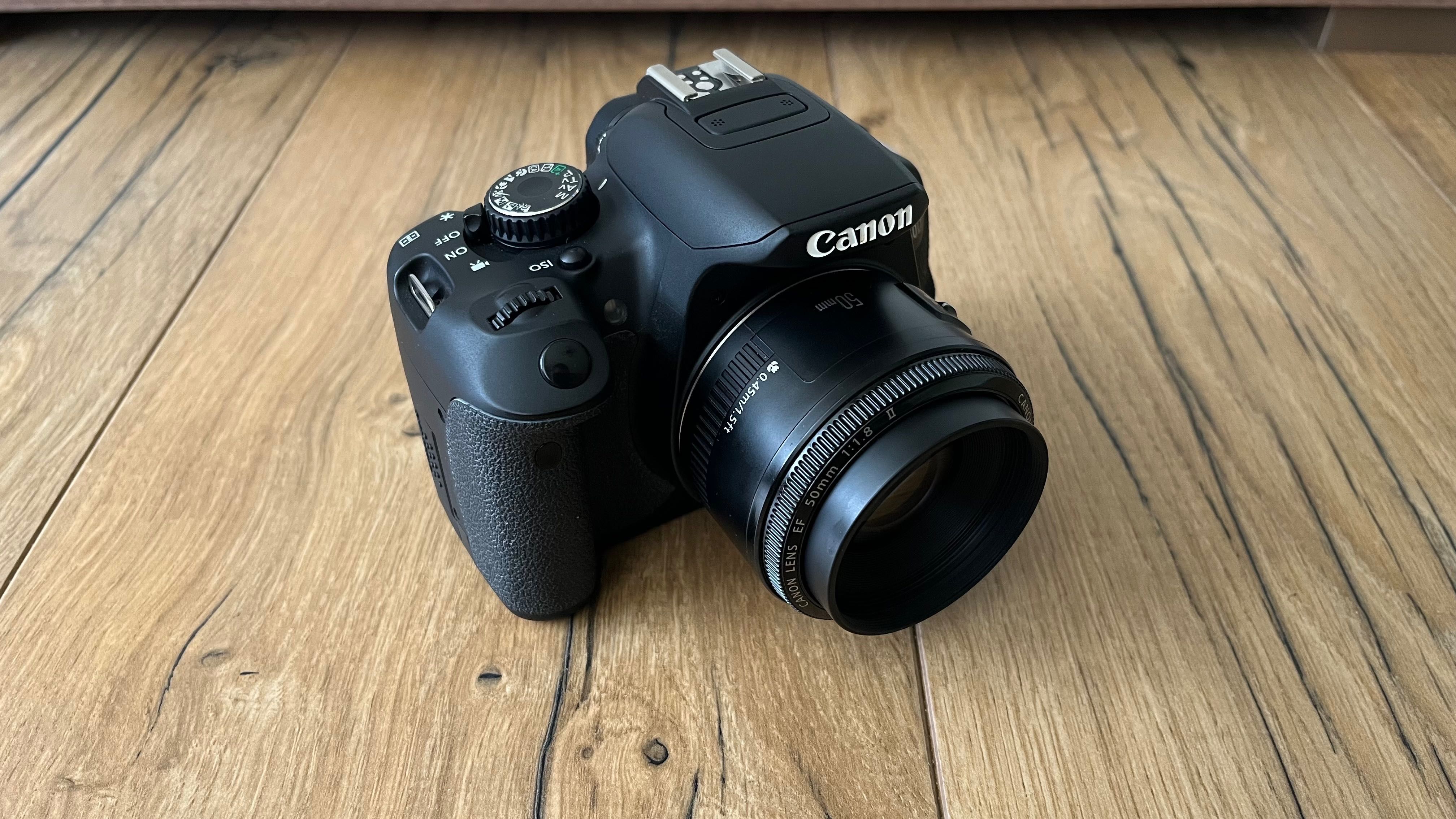 Canon EOS 650D с обективи 18-135mm и 50mm + aксесоари