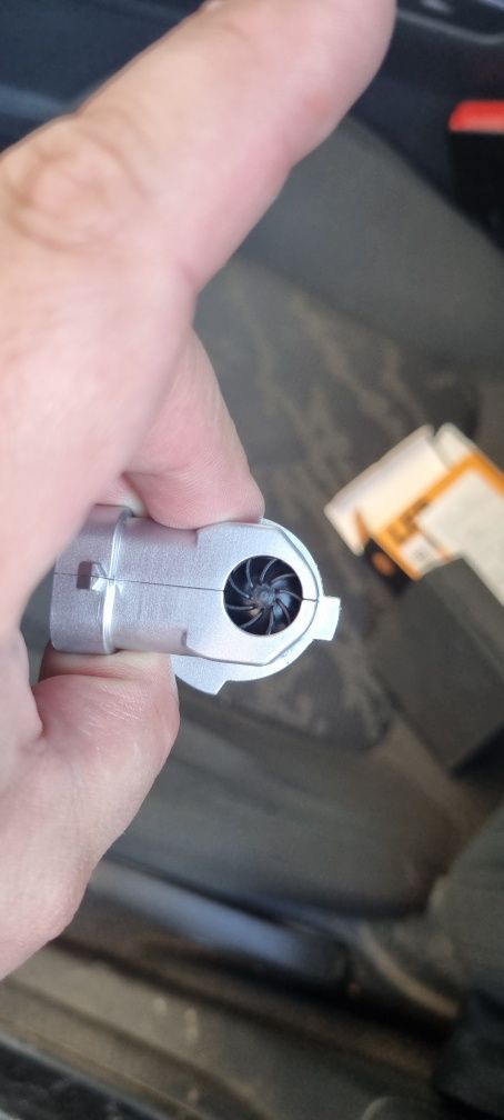 Becuri auto LED 9006 / HB4