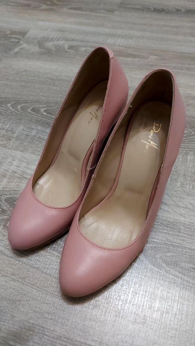 Pantofi de piele roz somon