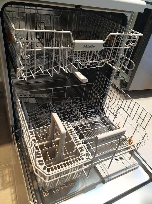 UK - Miele Съдомиялна - 14 Комплекта - Свободностояща - 60см