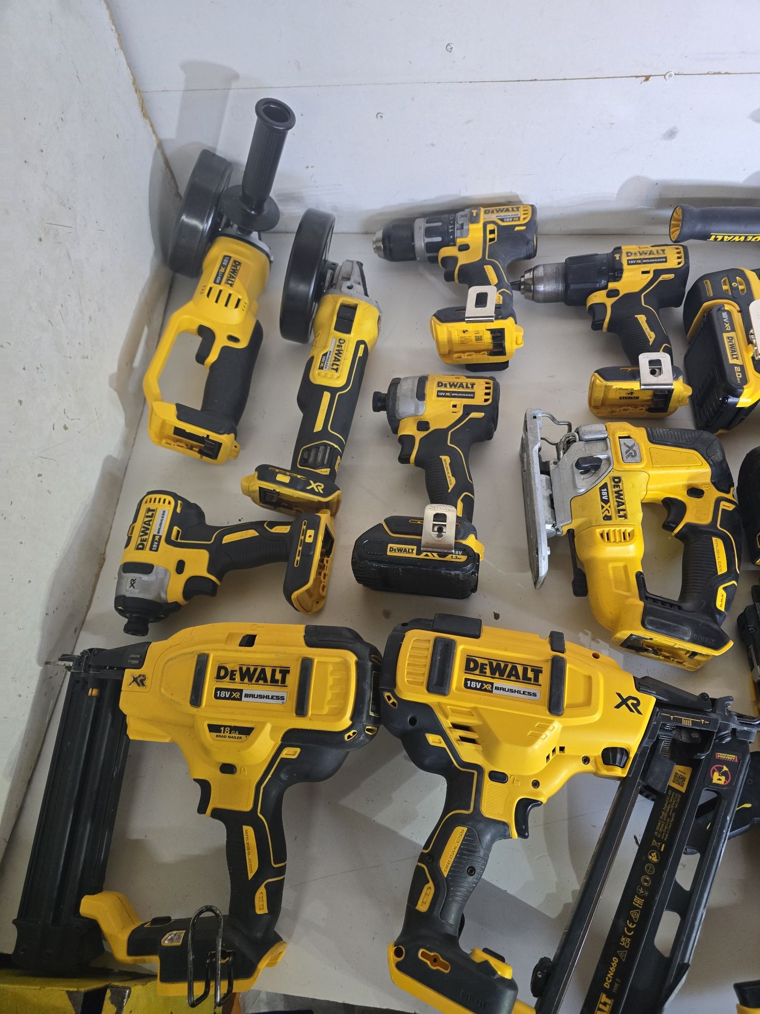 Vând scule dewalt 18V