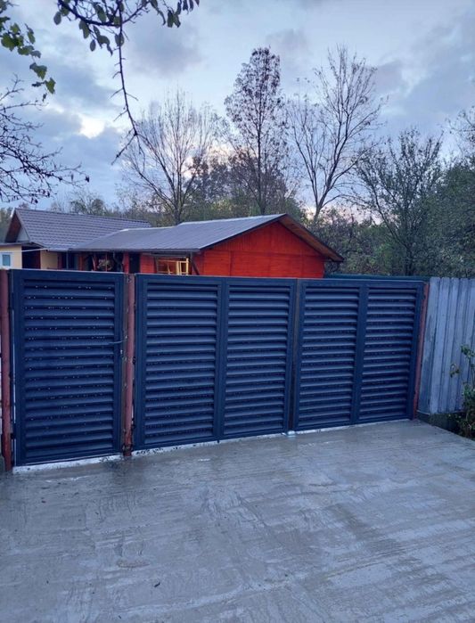 Porti si garduri din plasa bordurata sau jaluzea