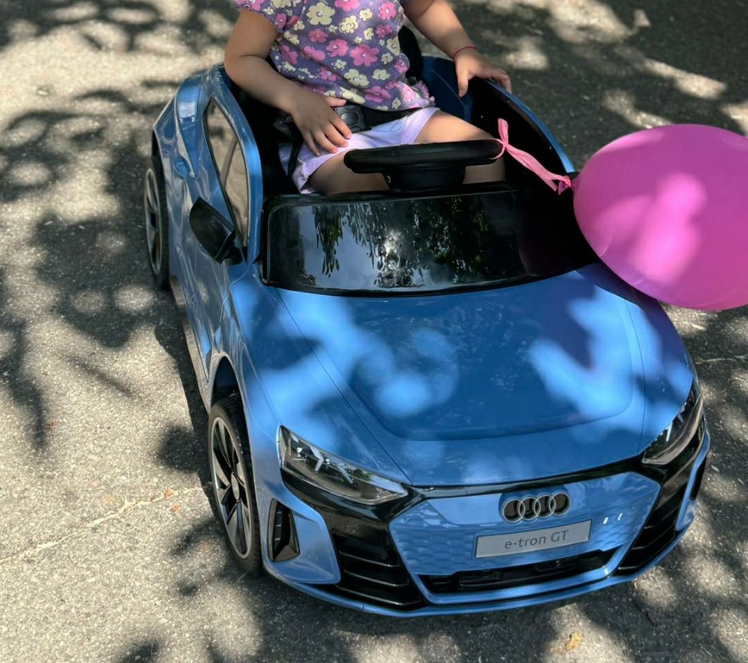 AUDI e-tron GT акомулаторна кола