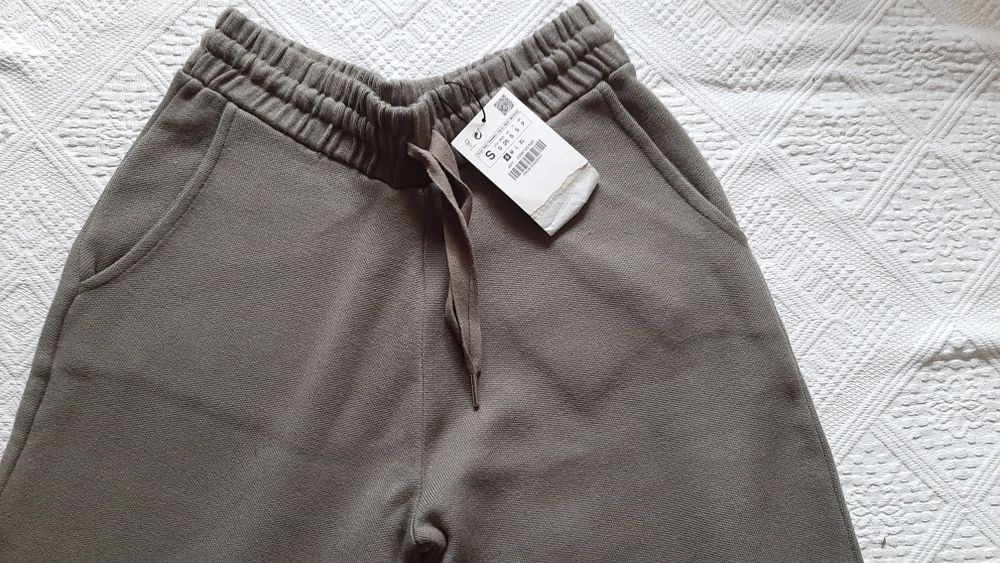 Pantaloni Zara matimea S noi cu eticheta