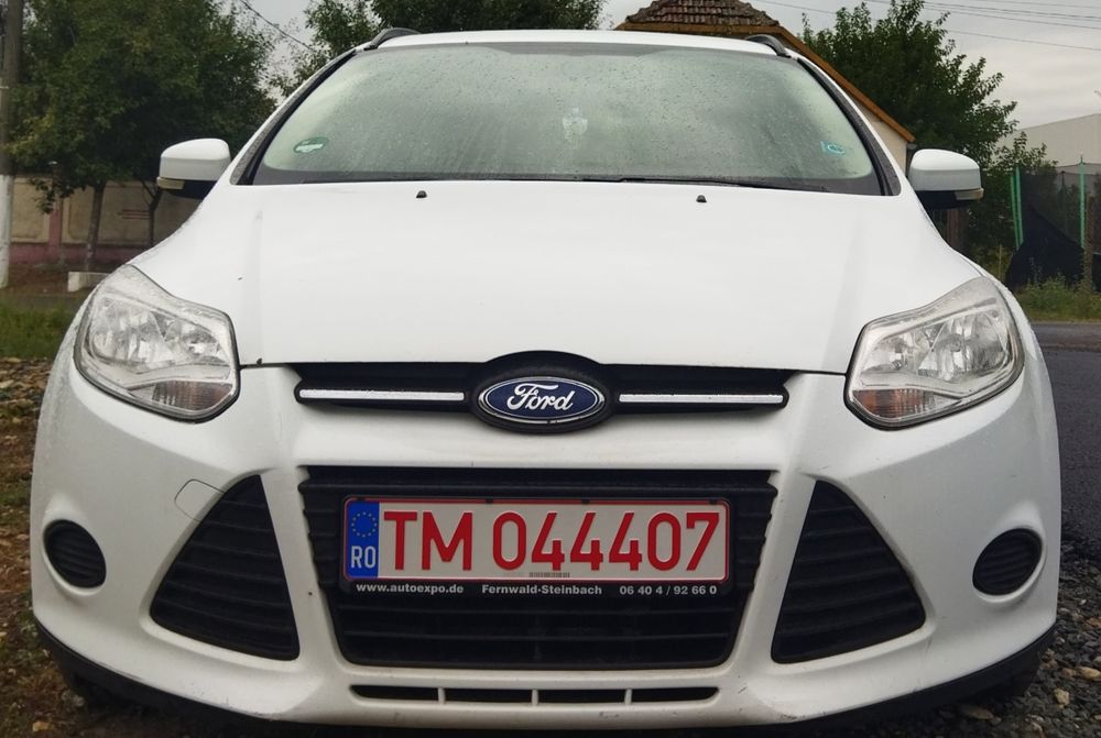 Vând Ford Focus  1.0