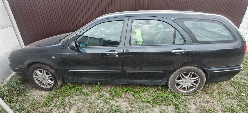 Vând Lancia Lybra 2.4 jtd pentru piese.