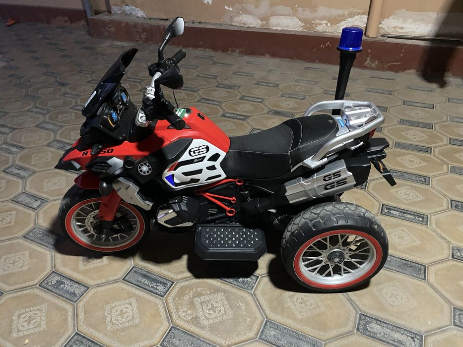 O'zi yuradigan motosikl 50-55 kg gacha bolalaga buladi zaryadkali