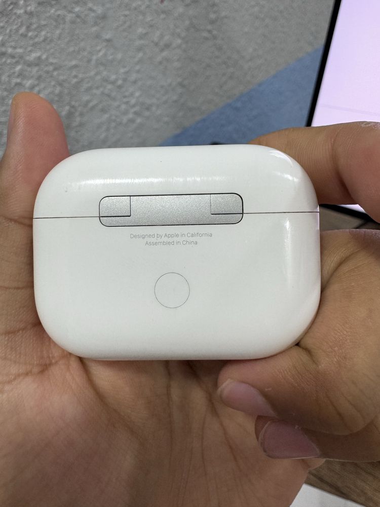 Apple AirPods Pro 2 – только правый и кейс (1 млн сум)