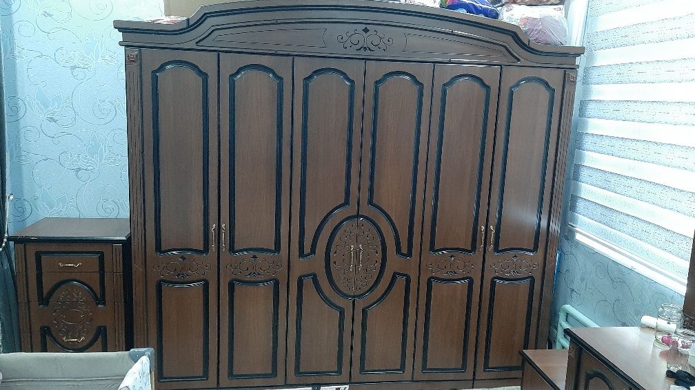 Срочно продается шифонер, кроват, зеркалный комод, честер, 2 тумбочки