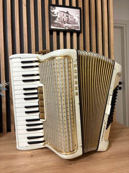 Acordeon Hohner Concerto 3 cu 72 de basi
