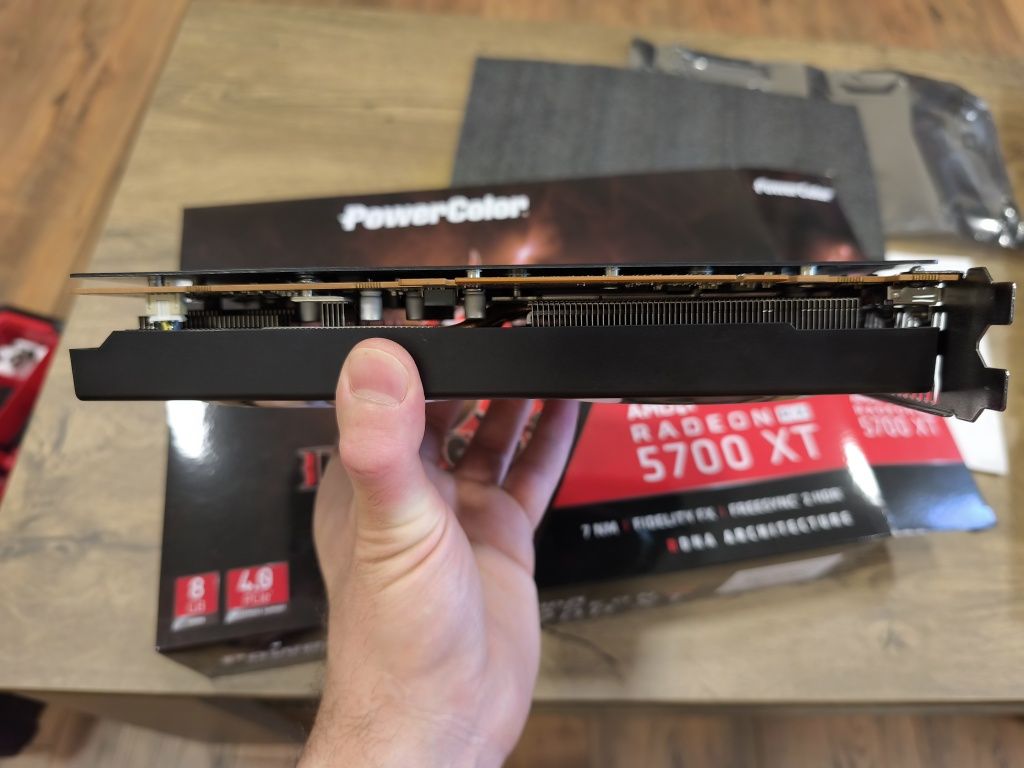Radeon RX 5700xt  Power Color 8 gb