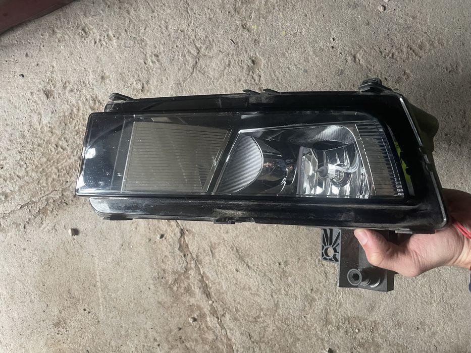Ляв халоген за VW TOURAN 2016г.