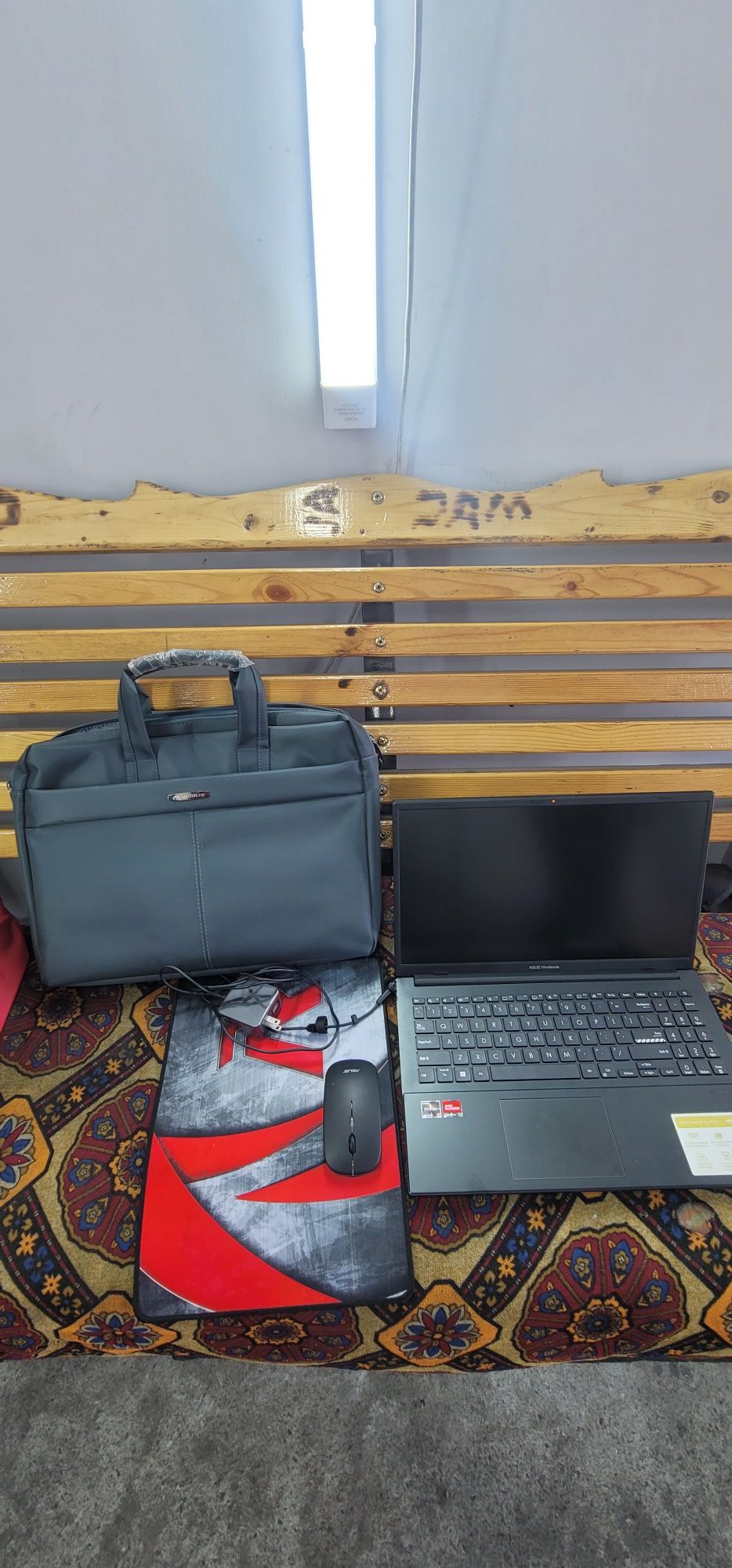 Asus Vivobook RYZEN 3 7000 series.
