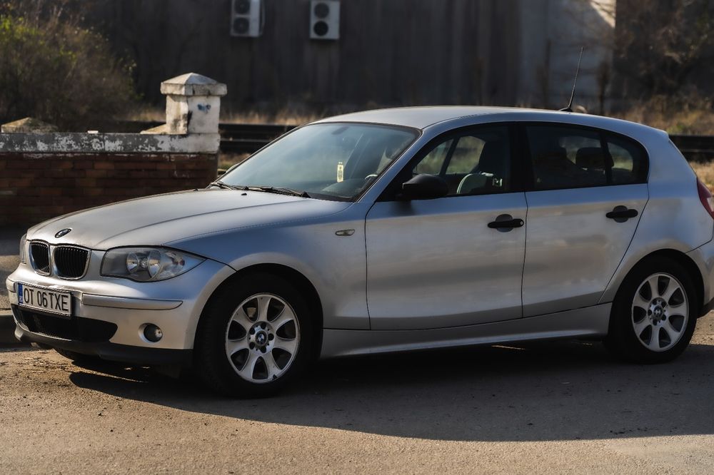 Vand schimb Bmw seria 1 2006 si bmw seria 525 pachet M 3 butoane