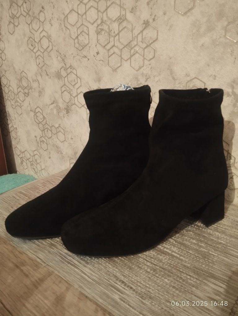 Продается полу сапоги замшевые