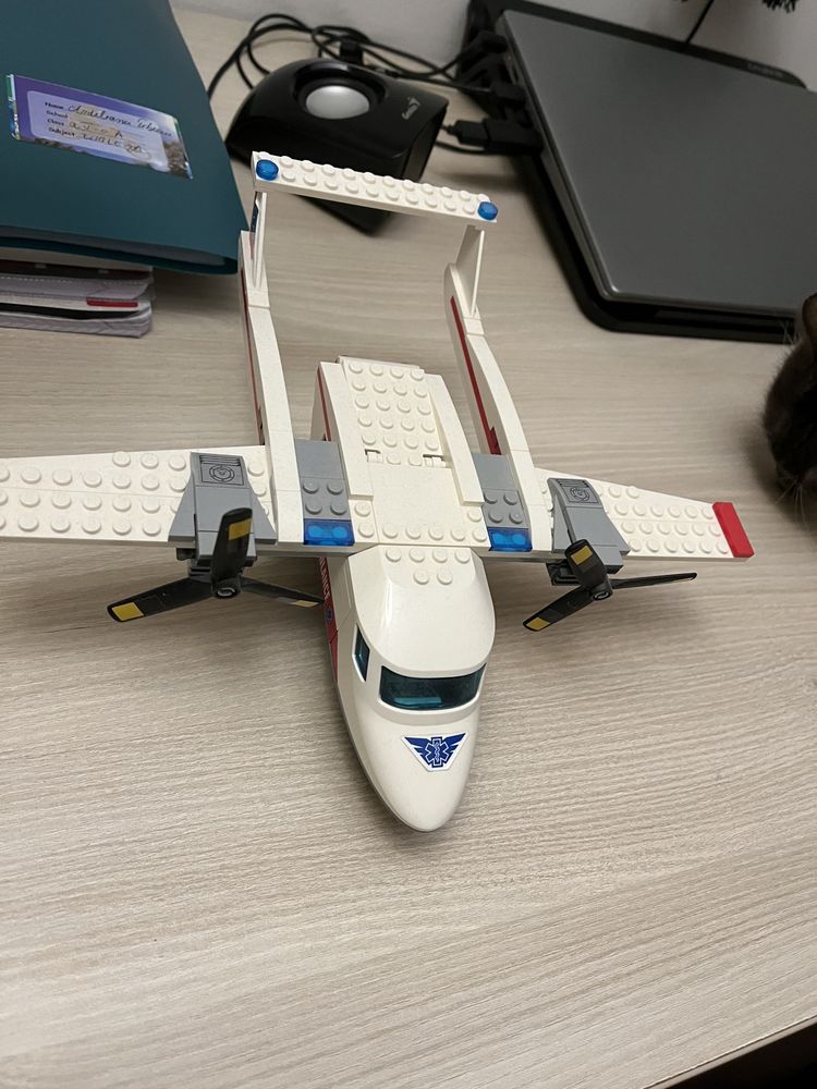 Lego ptr baietel au mai ramas masinile pe care le vand cu 50 ron buron