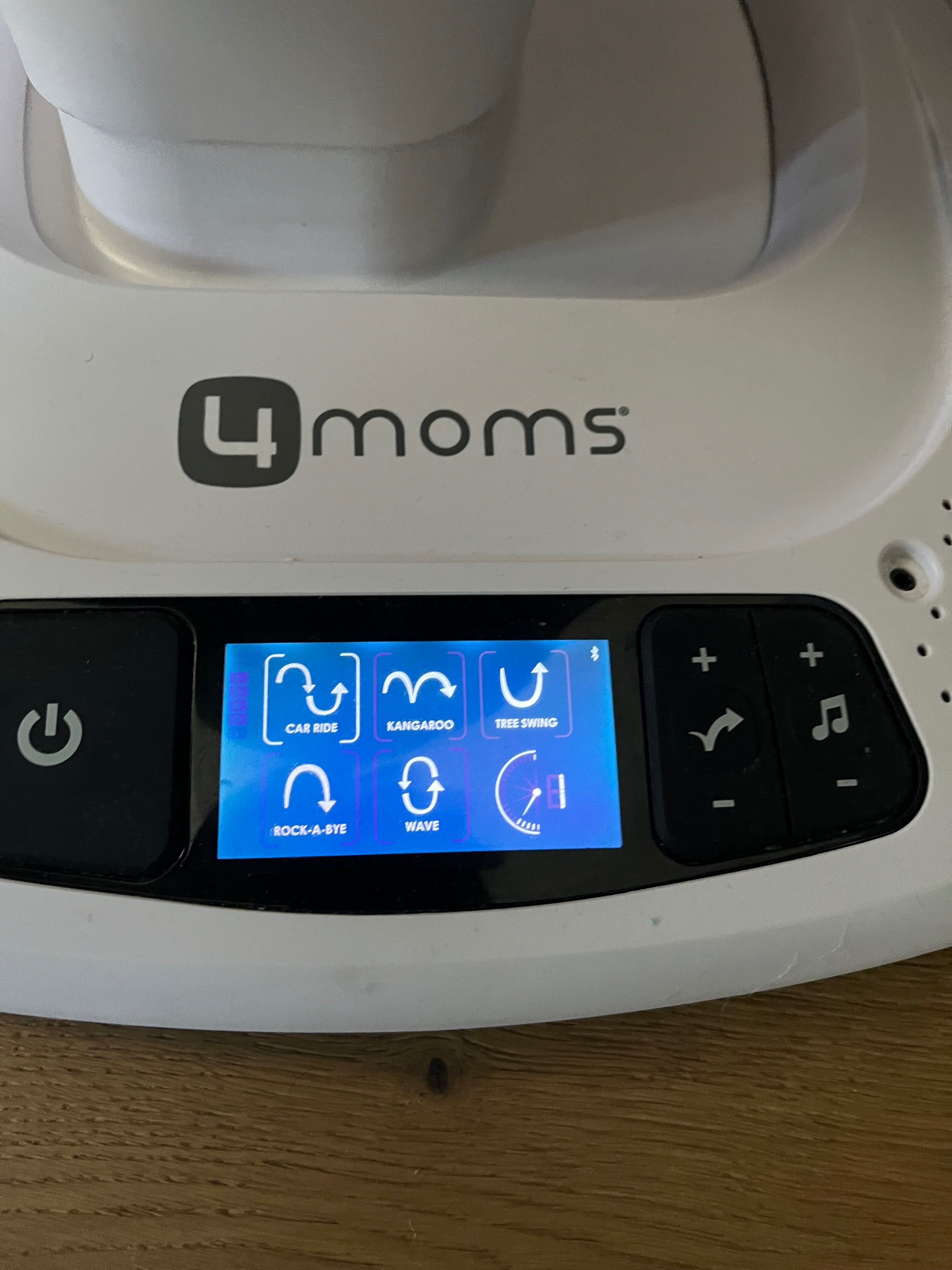 Електрическа бебешка люлка mamaRoo 4.0 Classic черна без забележки