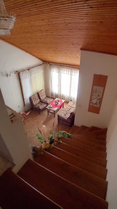 Красива вила в село Стайчовци, община Трън