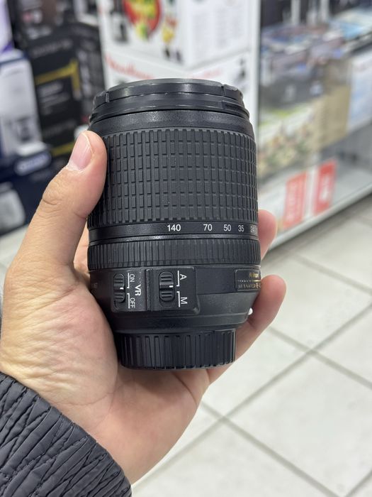 Nikon 18-140mm obektiv
