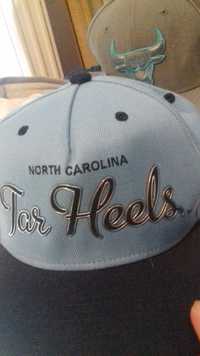 vand   sapca  TAR  HEELS   de  la    MITCHELL  NESS