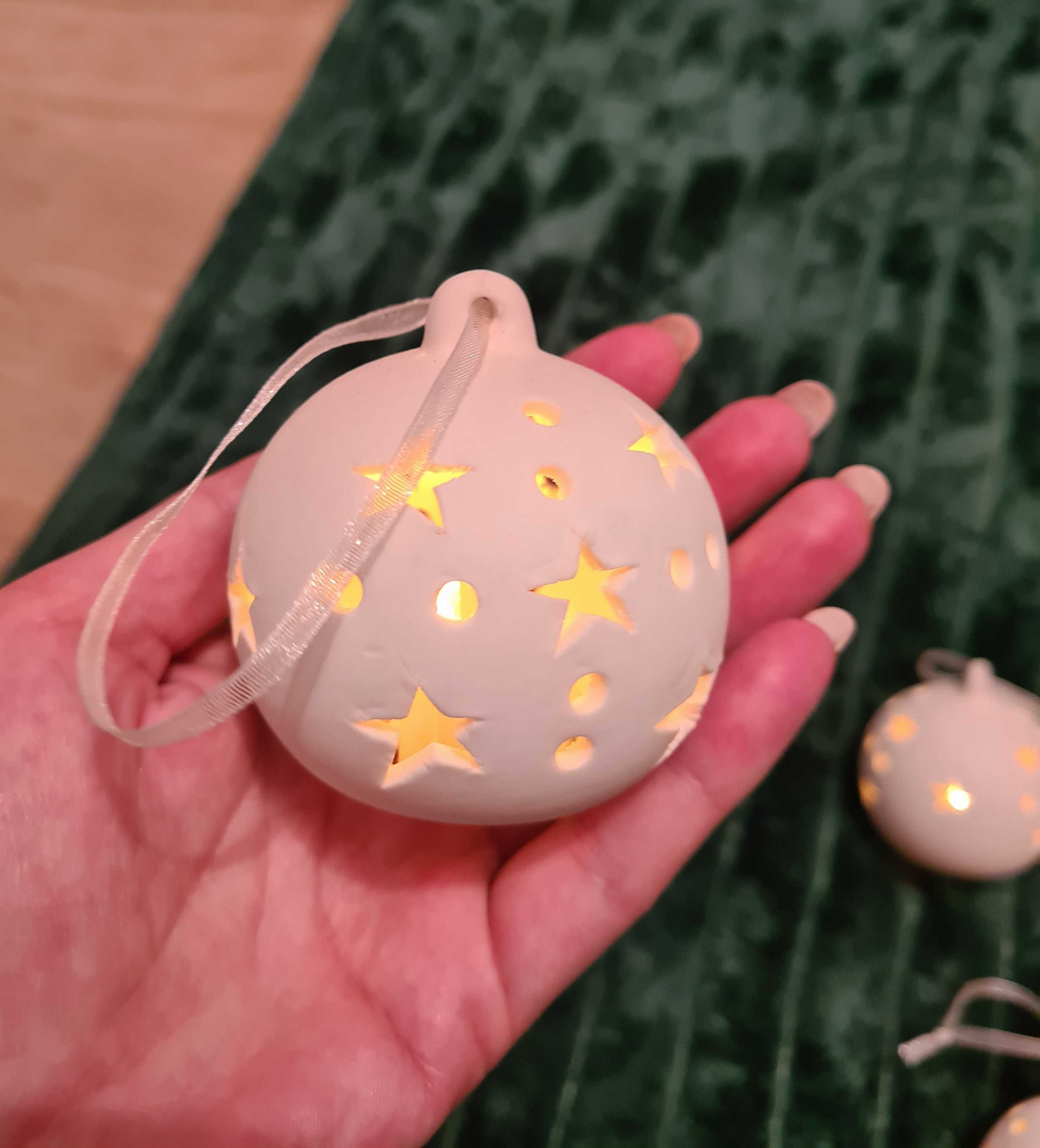 Set 4 globuri luminoase albe din ceramica