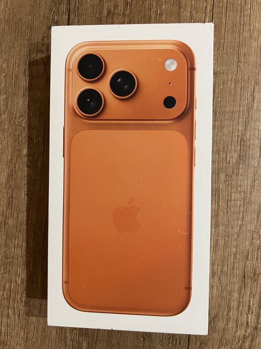 Продавам чисто нов неотварян iPhone 17 PRO оранжев 256GB