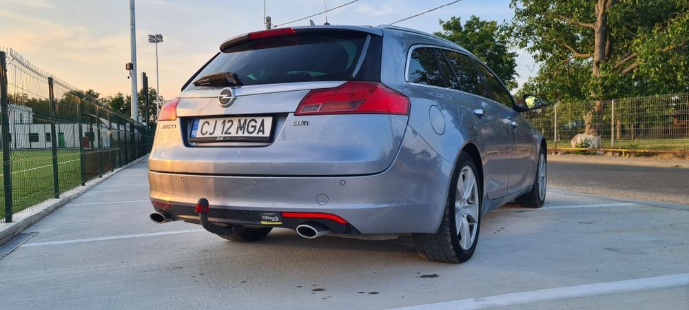 Vând Opel Insignia