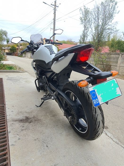 Motocicleta YAMAHA XJ6 N