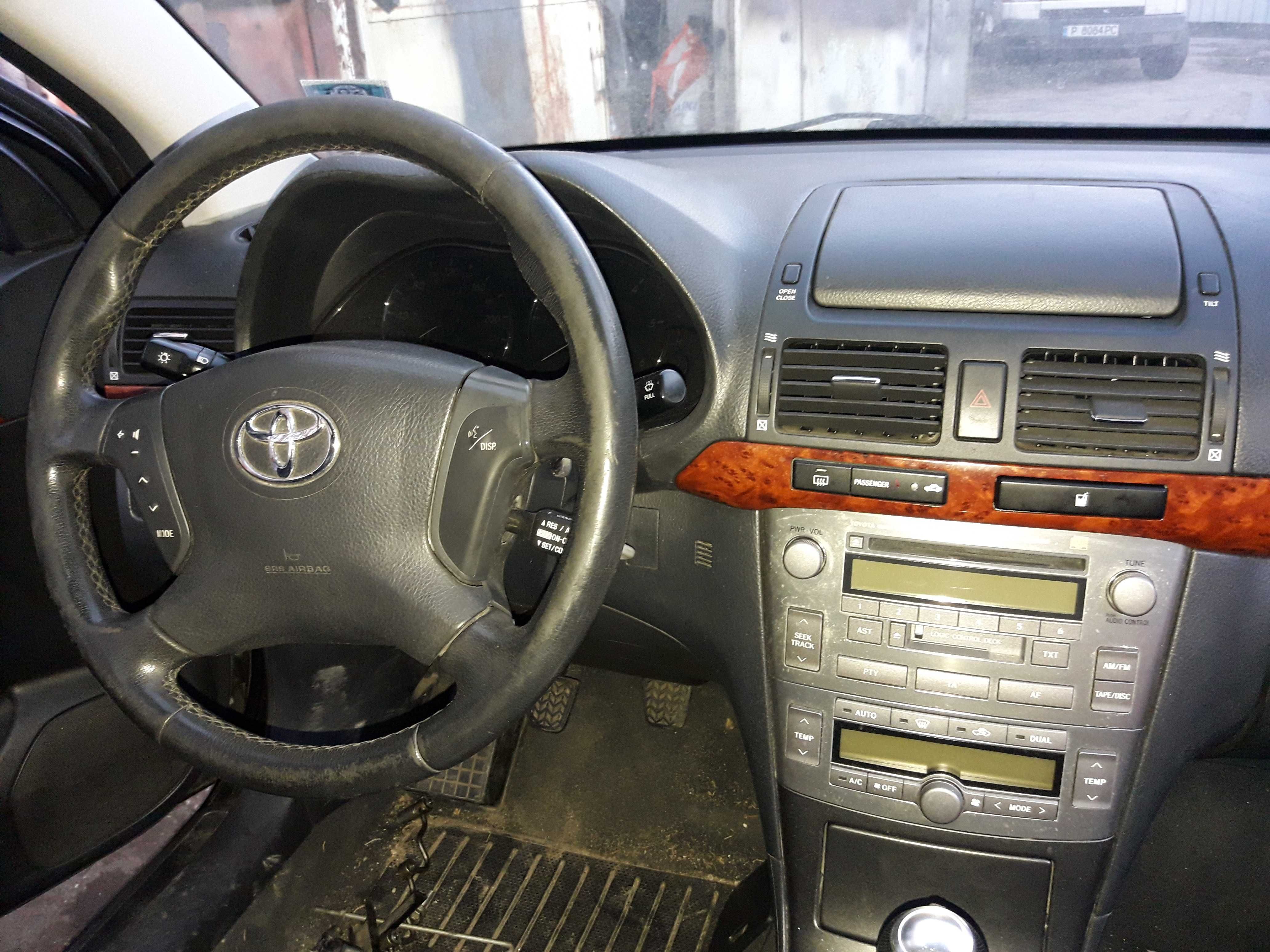 Продавам Toyota Avensis 2.2 D-CAT на части