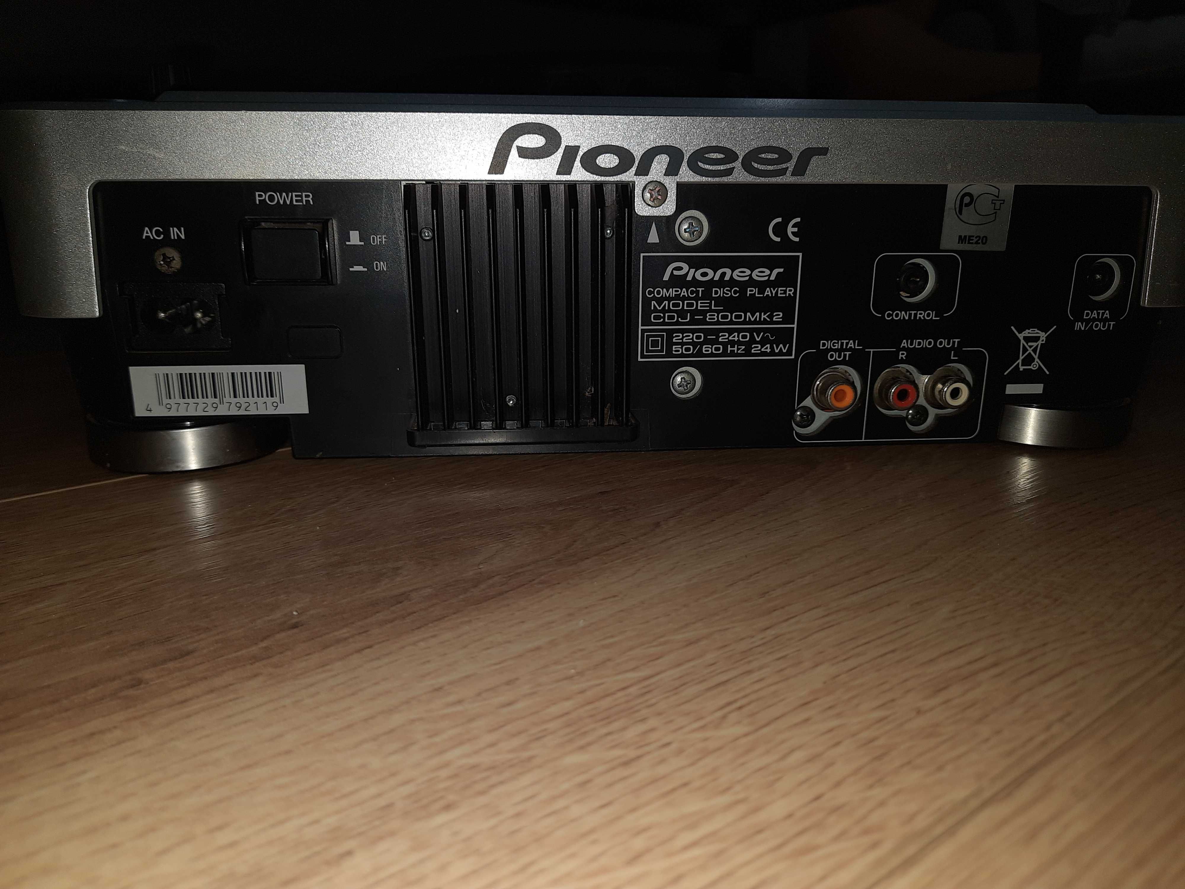 Pioneer CDJ-800MK2 броя + DJ Mixer Pioneer DJM60DJM600