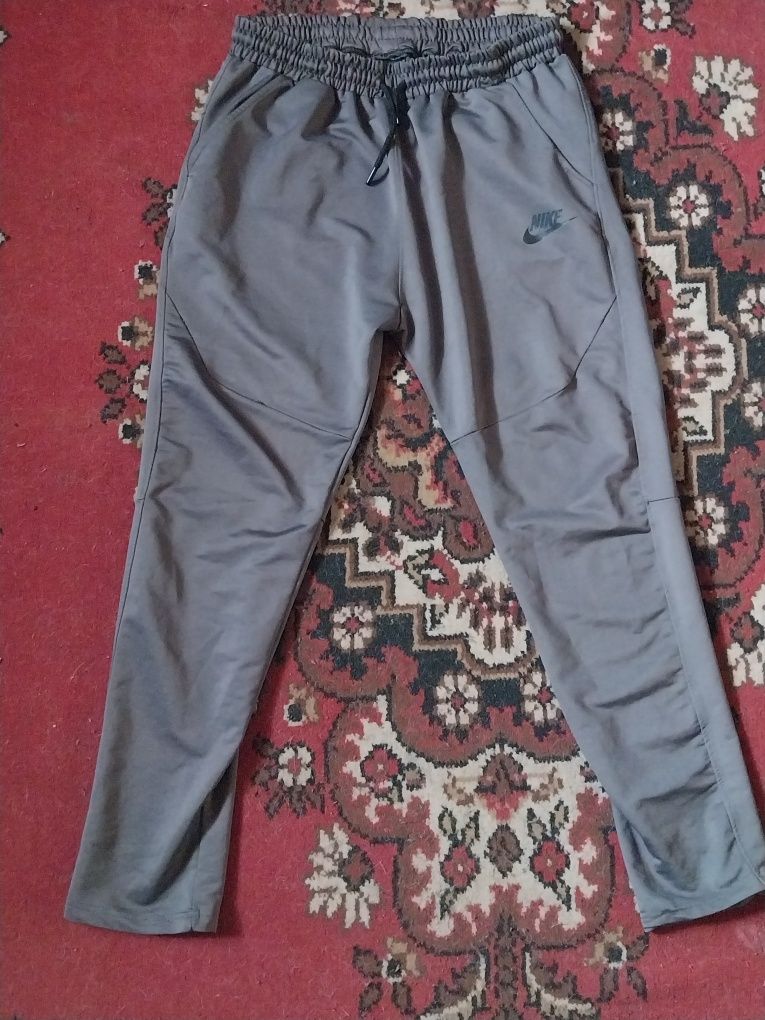 Pantaloni Nike Tech Fleece