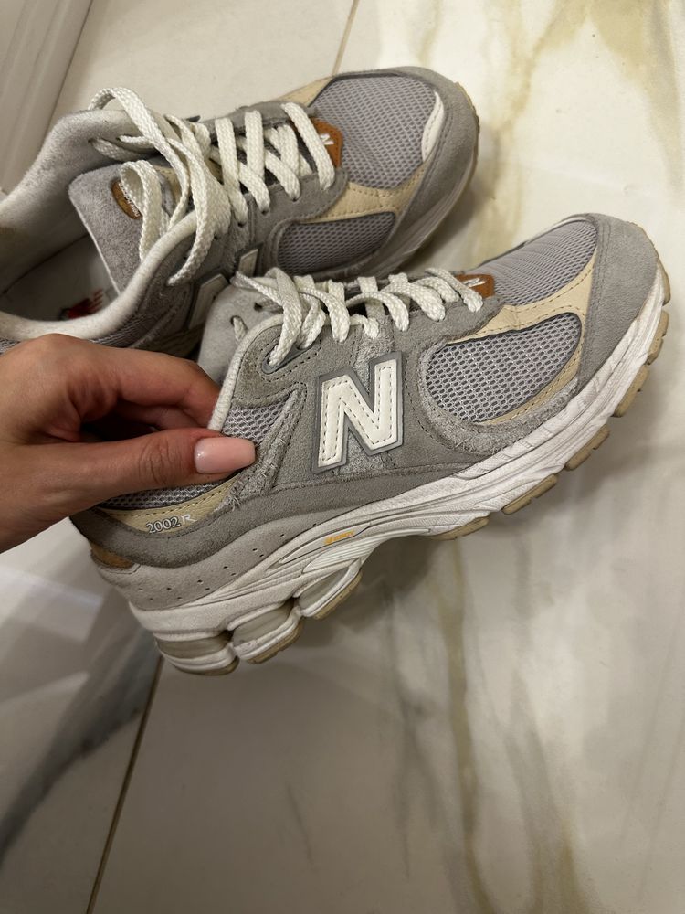 New balance 2002r