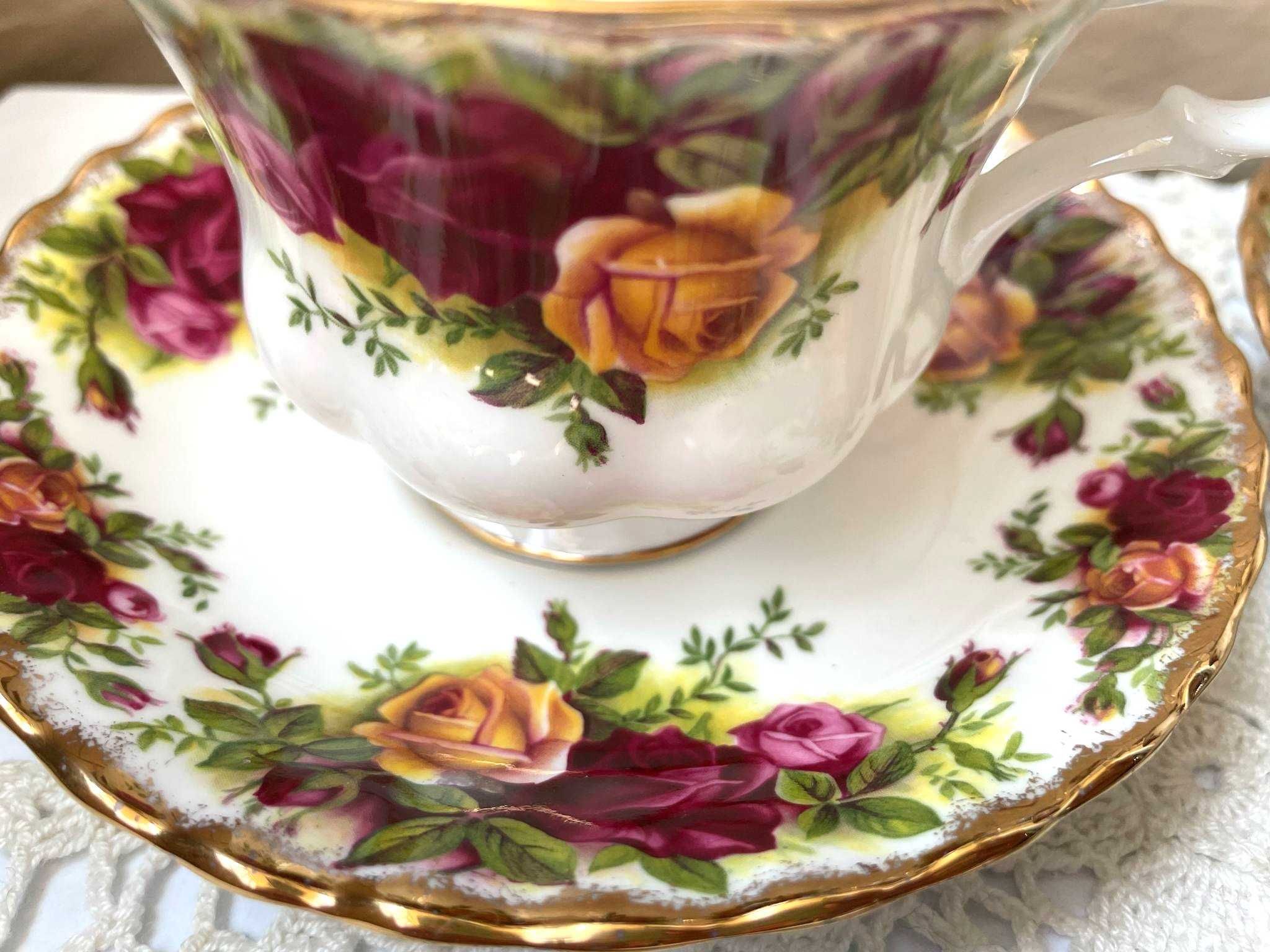 ROYAL ALBERT красив комплект за двама от костен порцелан от Англия
