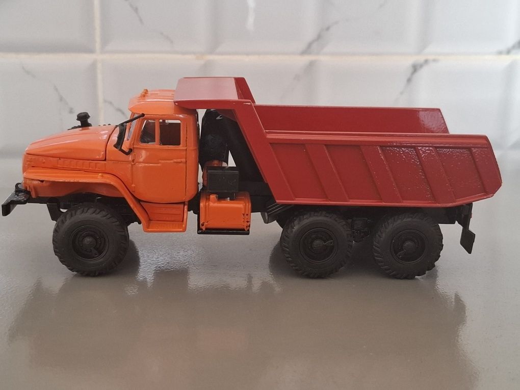 Коллекционная модель Урал, масштаб 1:43