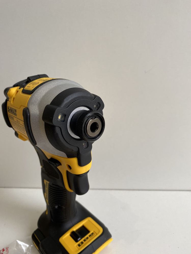 Импакт / Винтоверт DeWALT Atomic DCF850N 18V 205Nm Brushless