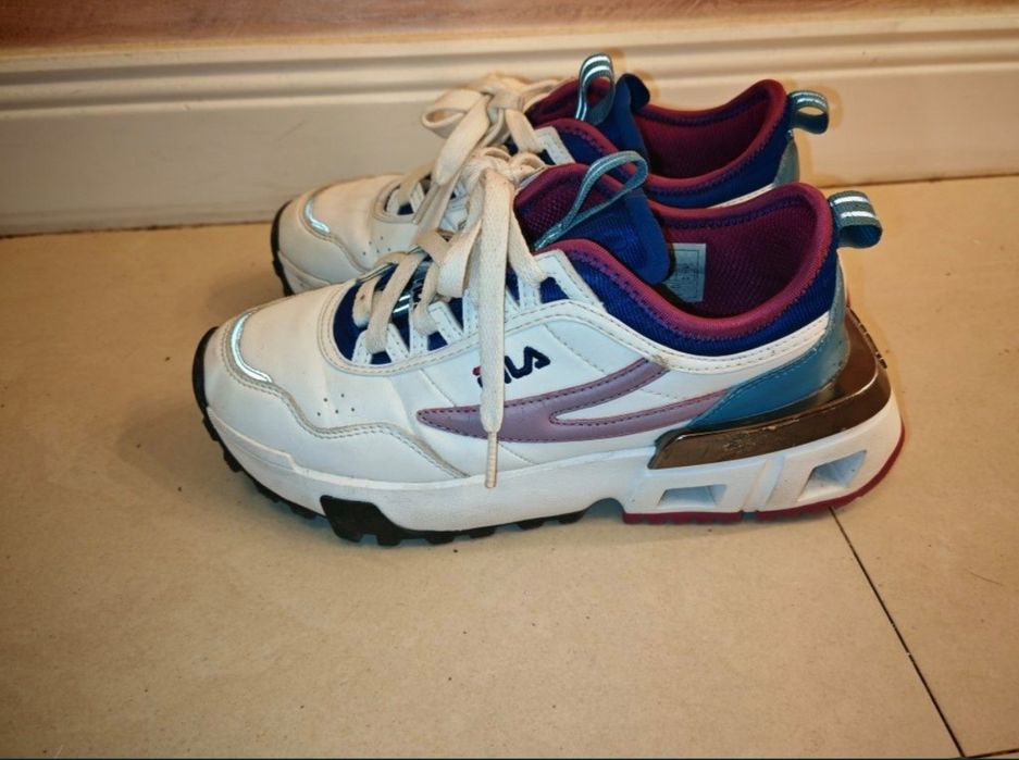 Reducere! Adidași FILA, 38
