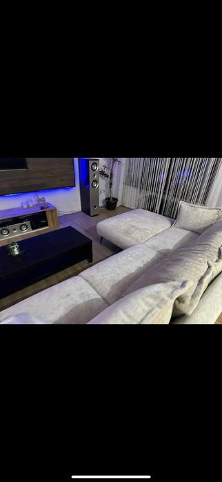 Диван г образен .