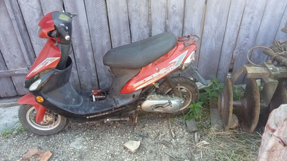 Vând scuter de 49