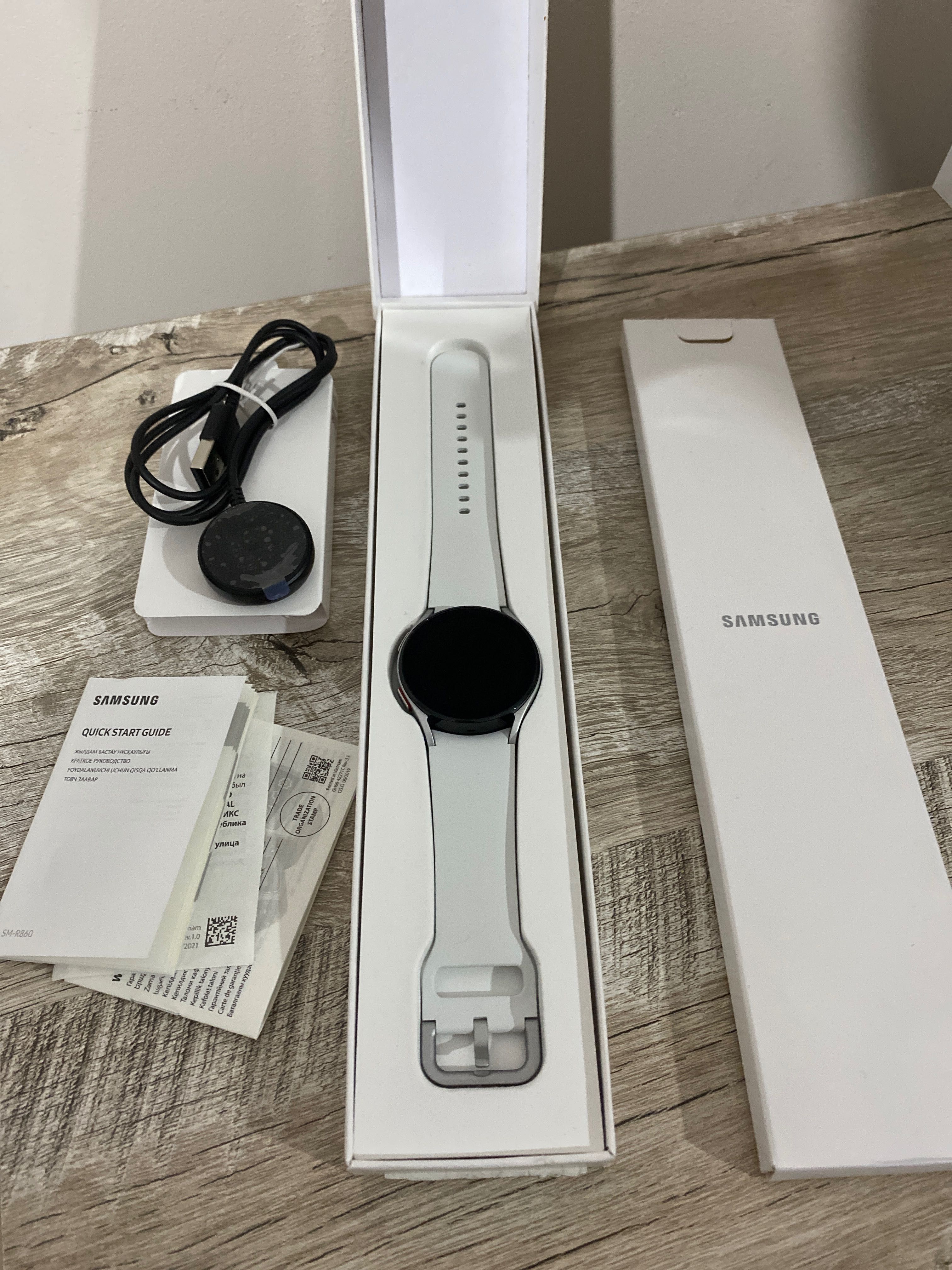 Смарт-часы Galaxy Watch 4