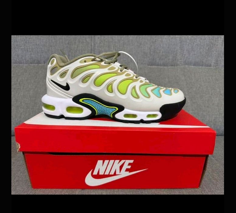 Nike air max plus drift.,