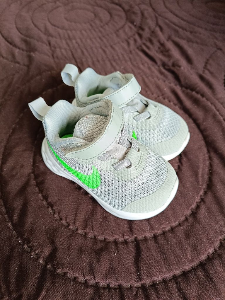 Pantofi sport Nike mărimea 18.5