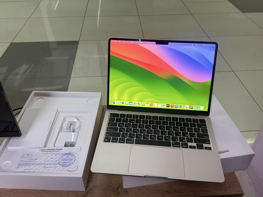 Apple MacBook Air 13.6 M3 2024 EAC Starlight/Макбук Аир М3 8/256 идеал