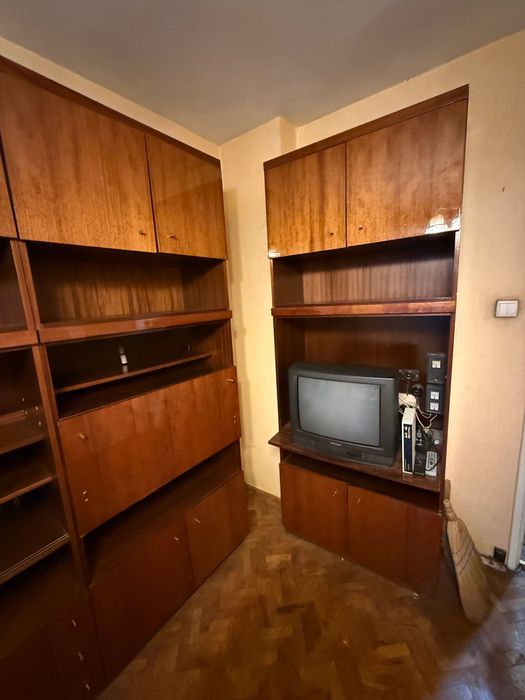 Ретро холна секция с модул за телевизор