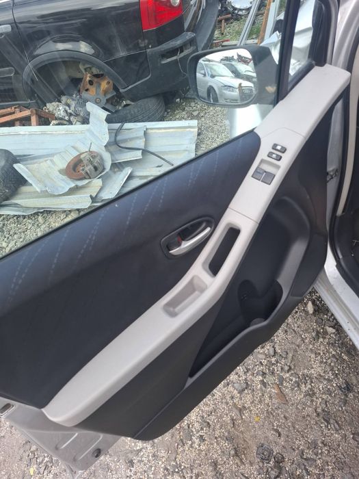 Toyota Yaris 2008 година 1.3 VVT-I  бензин Автоматик  87к.с