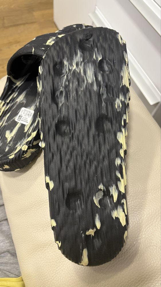 Papuci adidas Adilette 22 negru cu alb mărime 44-45