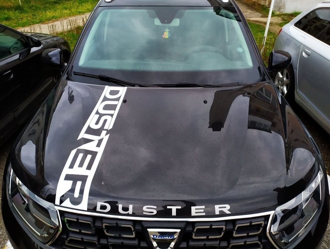 Linii sport capota Dacia Duster