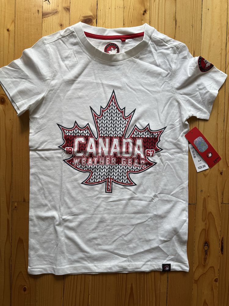 Тениска от CANADA