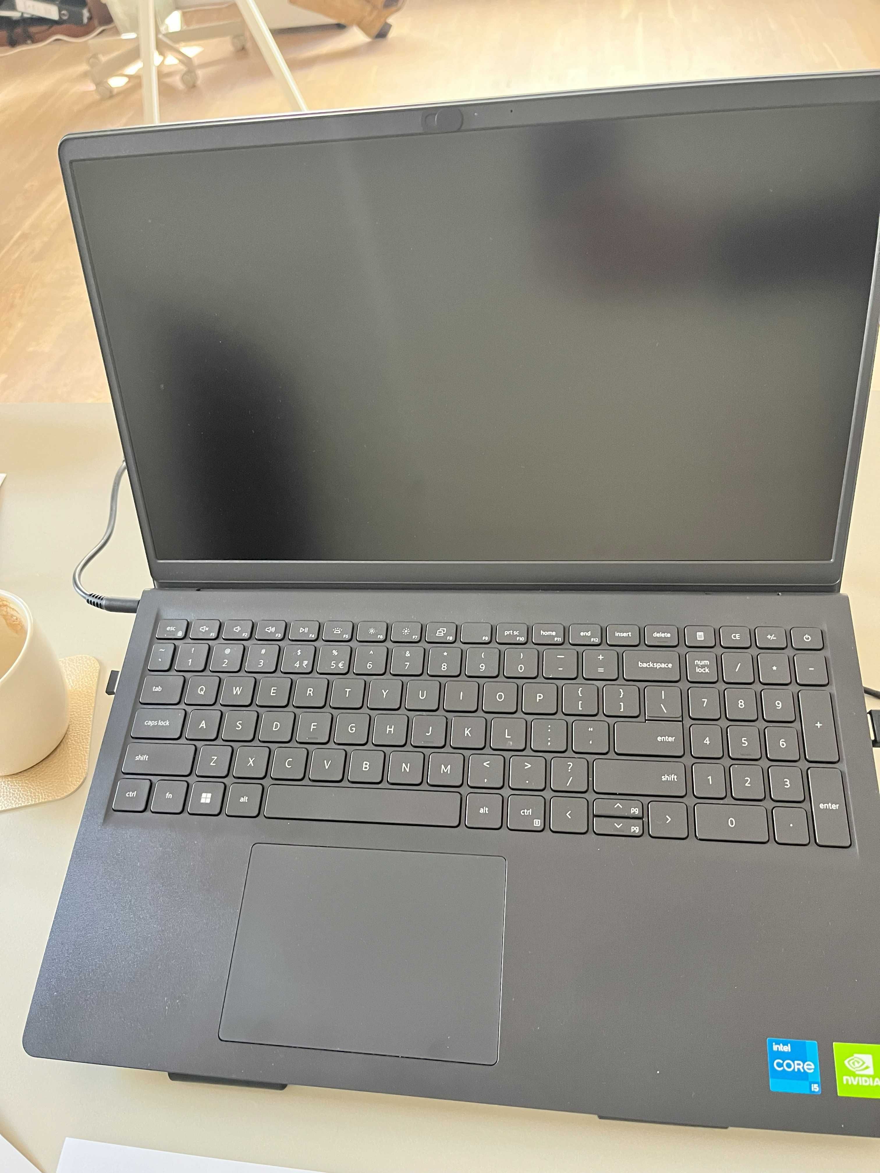 Laptop Dell 3520